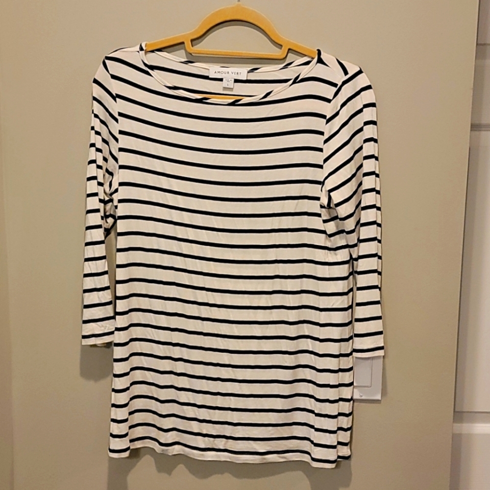 NWOT Amour vert 3/4 sleeve navy and white top